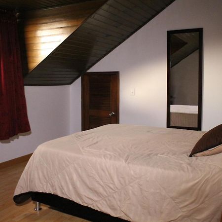 Hospedaje Sary House Богота Экстерьер фото